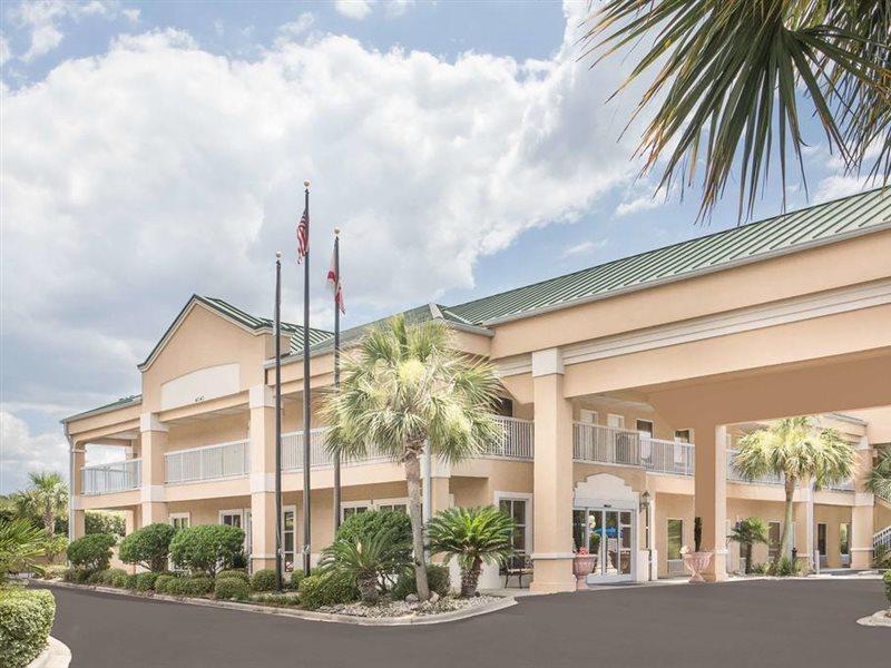 Baymont By Wyndham Crestview Motel Exterior photo